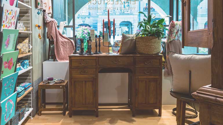 20072023-standort-kramgasse-bern-schreibtisch-770x433-20-prozent