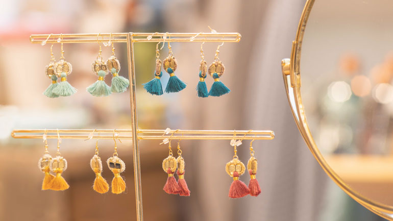 20072023-standort-limmatquai-zuerich-innen-ohrringe-770x433-20-prozent